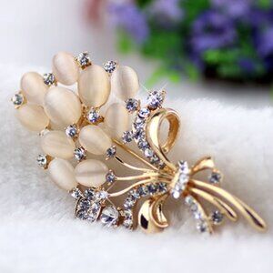 Bouquet brooch pin - NEW!